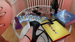 Haciendo bailar a mi zorra suiza sobre un dildo